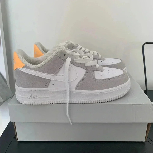 Air Force Ones ‘07 Pure  Platinum Melon Tint Suede - Picture 4 of 5